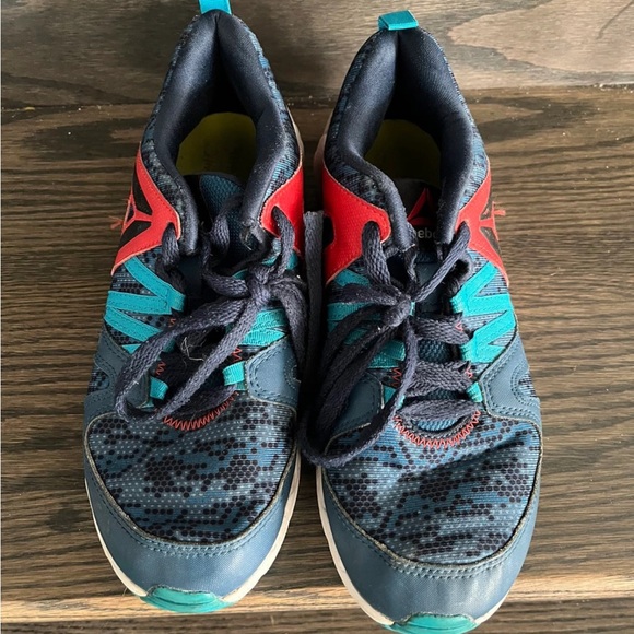 Reebok unisex kids runners sz 4 youth EUC worn twice - Picture 3 of 5